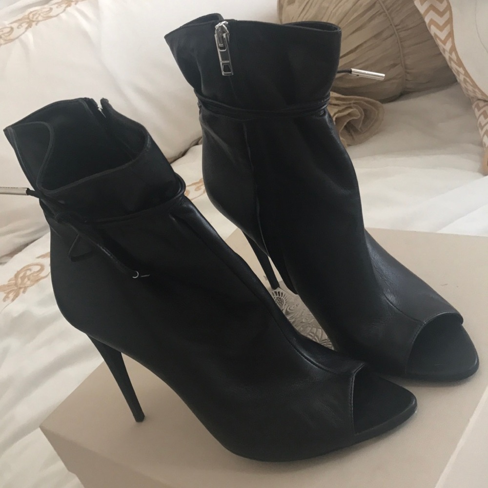 BURBERRY PRORSUM Black Leather Peep Toe Ankle Boot